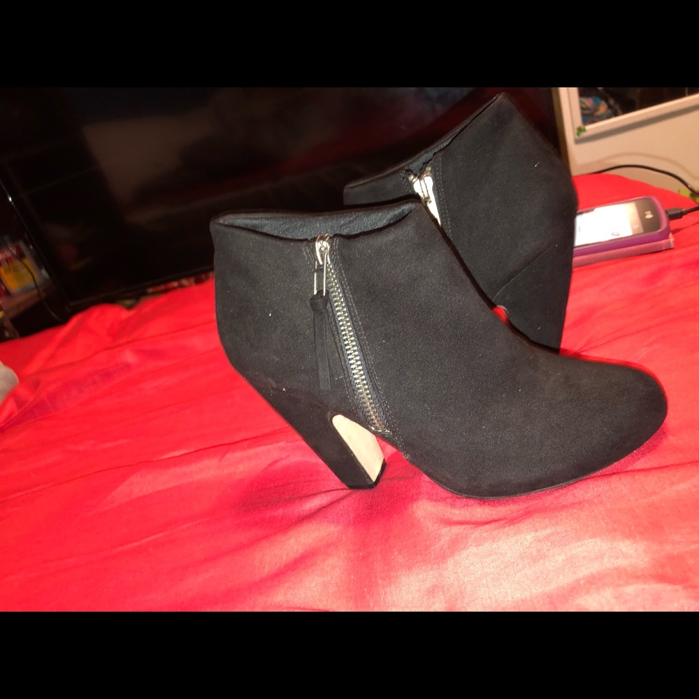 Shoes - Picture 2 of 3